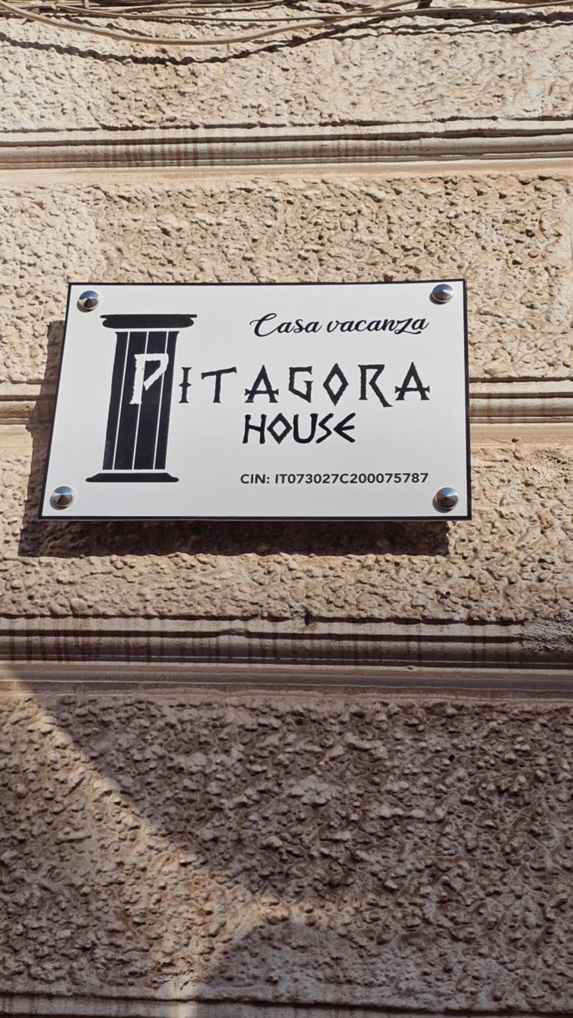 Pitagora House Hotel Taranto Exterior photo